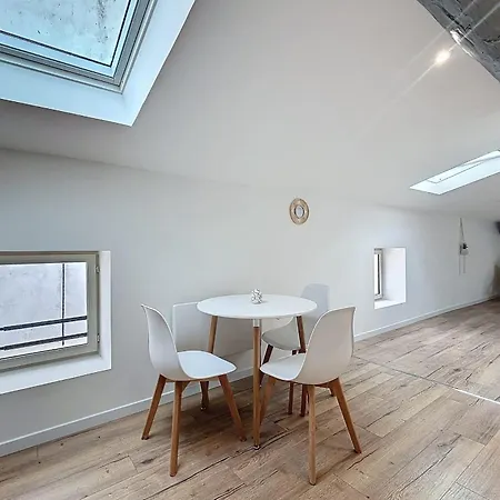 Spacious For Two In Apartment *